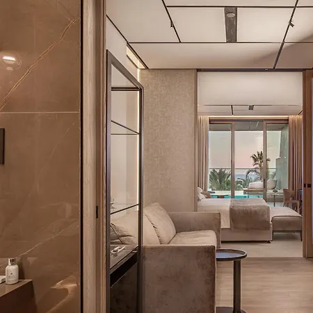 Amathus Residences 5*