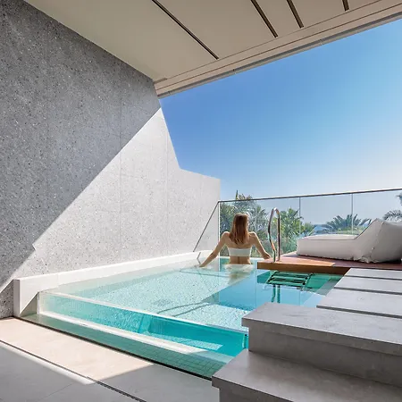 Aparthotel Amathus Residences