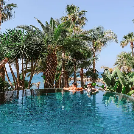 מלון דירות Amathus Residences 5*