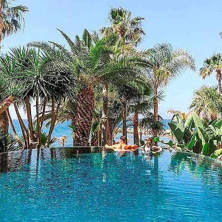 Amathus Residences 5*