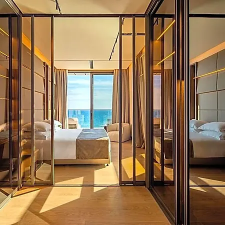Amathus Residences 5*