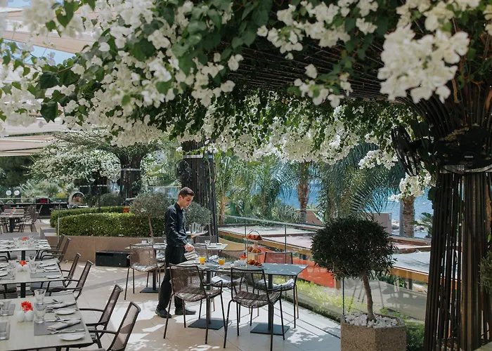 Apartahotel Amathus Residences Limassol