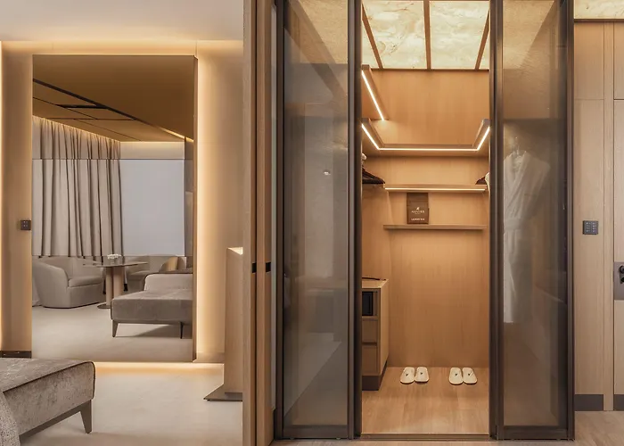 Apartahotel Amathus Residences 5*