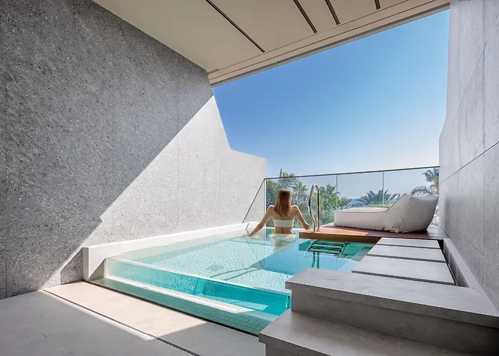 Apartahotel Amathus Residences