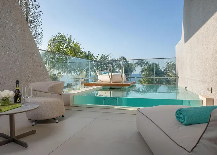 Amathus Residences Aparthotel 5*